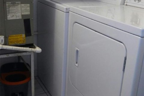 Купить кондоминиум в Хайалиа, Флорида 2 спальни, 78.69м2, № 2036137 - фото 6