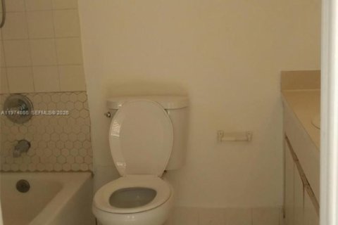 Купить кондоминиум в Хайалиа, Флорида 2 спальни, 78.69м2, № 2036137 - фото 5