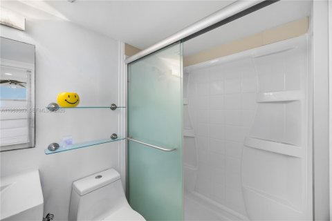 Condominio en venta en North Miami Beach, Florida, 2 dormitorios, 105.17 m2 № 2030591 - foto 25