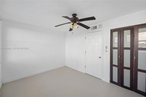 Condominio en venta en North Miami Beach, Florida, 2 dormitorios, 105.17 m2 № 2030591 - foto 24