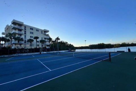 Condominio en venta en North Miami Beach, Florida, 2 dormitorios, 105.17 m2 № 2030591 - foto 22