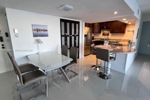 Condominio en venta en North Miami Beach, Florida, 2 dormitorios, 105.17 m2 № 2030591 - foto 2