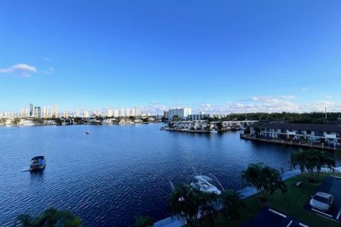 Condominio en venta en North Miami Beach, Florida, 2 dormitorios, 105.17 m2 № 2030591 - foto 8