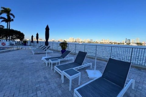 Condominio en venta en North Miami Beach, Florida, 2 dormitorios, 105.17 m2 № 2030591 - foto 17