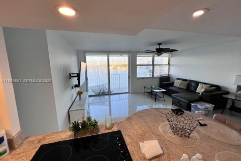 Condominio en venta en North Miami Beach, Florida, 2 dormitorios, 105.17 m2 № 2030591 - foto 4