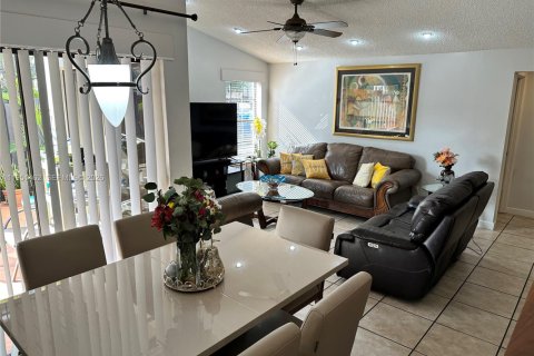 Купить таунхаус в Майами, Флорида 3 спальни, 99.41м2, № 2008884 - фото 4