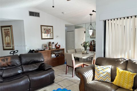 Купить таунхаус в Майами, Флорида 3 спальни, 99.41м2, № 2008884 - фото 5