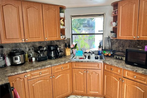 Купить таунхаус в Майами, Флорида 3 спальни, 99.41м2, № 2008884 - фото 6