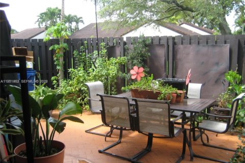 Купить таунхаус в Майами, Флорида 3 спальни, 99.41м2, № 2008884 - фото 7