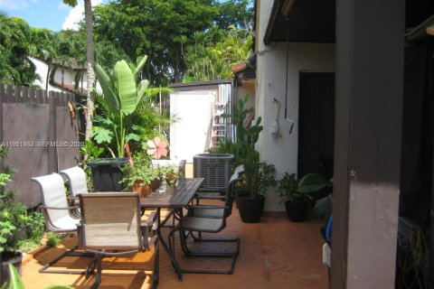 Купить таунхаус в Майами, Флорида 3 спальни, 99.41м2, № 2008884 - фото 9