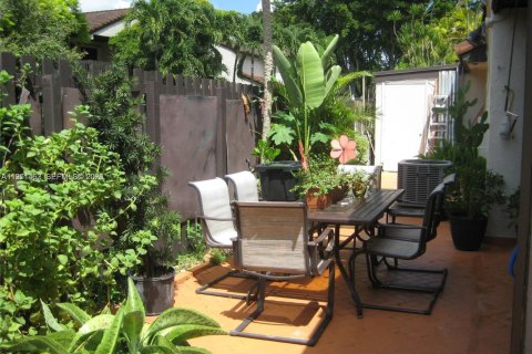 Купить таунхаус в Майами, Флорида 3 спальни, 99.41м2, № 2008884 - фото 8