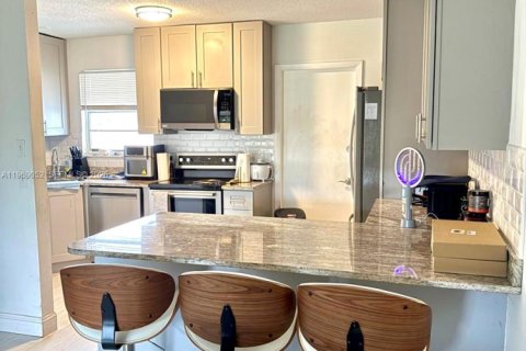 House in Port St. Lucie, Florida 2 bedrooms, 98.66 sq.m. № 2031181 - photo 5