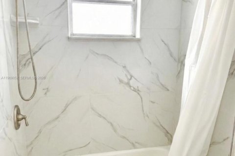 House in Port St. Lucie, Florida 2 bedrooms, 98.66 sq.m. № 2031181 - photo 8