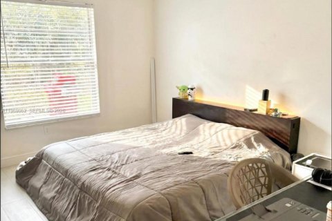 House in Port St. Lucie, Florida 2 bedrooms, 98.66 sq.m. № 2031181 - photo 11