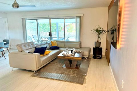 House in Port St. Lucie, Florida 2 bedrooms, 98.66 sq.m. № 2031181 - photo 15