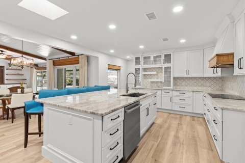 Casa en venta en Crystal River, Florida, 4 dormitorios, 327.85 m2 № 1851136 - foto 13