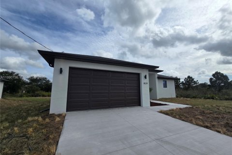 Casa en alquiler en Lehigh Acres, Florida, 3 dormitorios, 145.11 m2 № 2057866 - foto 2