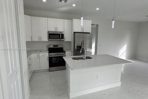 Casa en alquiler en Lehigh Acres, Florida, 3 dormitorios, 145.11 m2 № 2057866 - foto 7