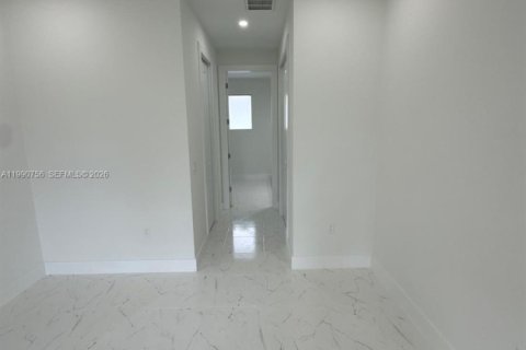 Casa en alquiler en Lehigh Acres, Florida, 3 dormitorios, 145.11 m2 № 2057866 - foto 13