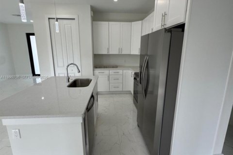 Casa en alquiler en Lehigh Acres, Florida, 3 dormitorios, 145.11 m2 № 2057866 - foto 10