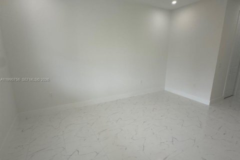 Casa en alquiler en Lehigh Acres, Florida, 3 dormitorios, 145.11 m2 № 2057866 - foto 12