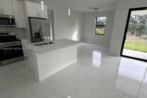 Casa en alquiler en Lehigh Acres, Florida, 3 dormitorios, 145.11 m2 № 2057866 - foto 6