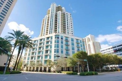 Copropriété à louer à Miami, Floride: 1 chambre, 74.04 m2 № 1970574 - photo 1