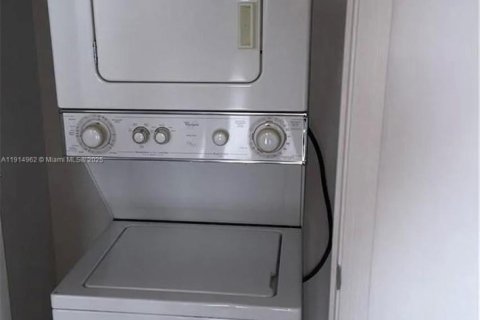 Copropriété à louer à Miami, Floride: 1 chambre, 74.04 m2 № 1970574 - photo 8