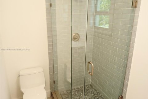 House in Coral Gables, Florida 2 bedrooms, 93.37 sq.m. № 1762909 - photo 11