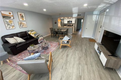 Condo in Kissimmee, Florida, 3 bedrooms № 2098676 - photo 4