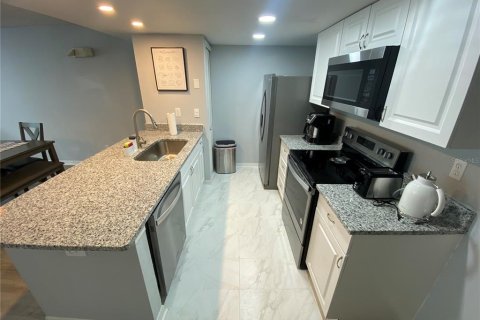 Condo in Kissimmee, Florida, 3 bedrooms № 2098676 - photo 7