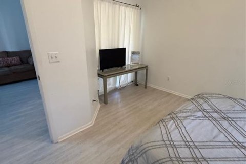 Condo in Orlando, Florida, 2 bedrooms  № 2113184 - photo 9