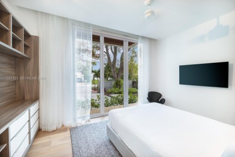 Casa en venta en Miami Beach, Florida, 4 dormitorios, 283.63 m2 № 2011537 - foto 15
