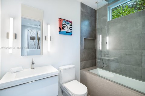 Casa en venta en Miami Beach, Florida, 4 dormitorios, 283.63 m2 № 2011537 - foto 14