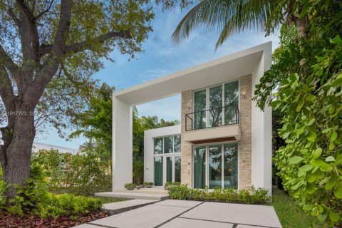 Casa en venta en Miami Beach, Florida, 4 dormitorios, 283.63 m2 № 2011537 - foto 27
