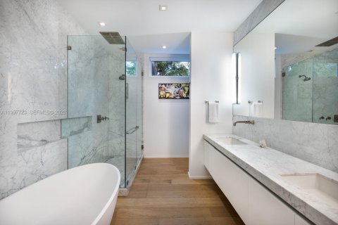Casa en venta en Miami Beach, Florida, 4 dormitorios, 283.63 m2 № 2011537 - foto 11