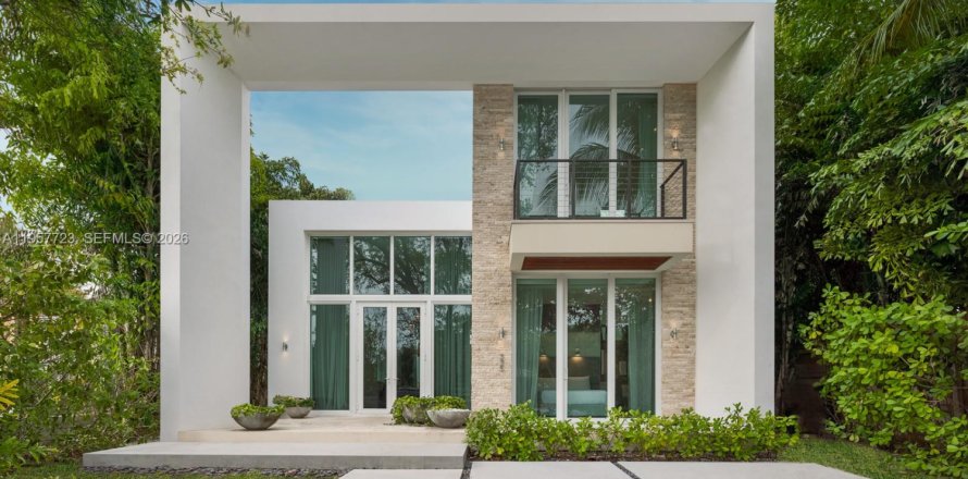Casa en Miami Beach, Florida 4 dormitorios, 283.63 m2 № 2011537