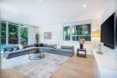 Casa en venta en Miami Beach, Florida, 4 dormitorios, 283.63 m2 № 2011537 - foto 23