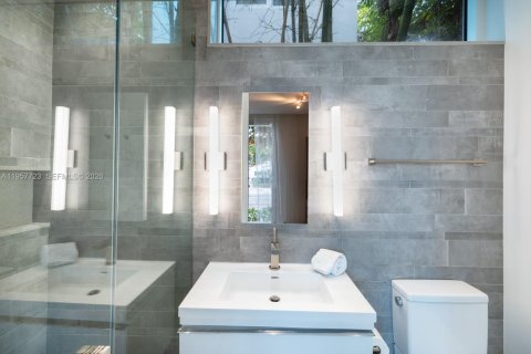 Casa en venta en Miami Beach, Florida, 4 dormitorios, 283.63 m2 № 2011537 - foto 16
