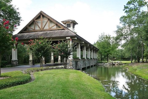 House in Sorrento, Florida 4 bedrooms, 296.45 sq.m. № 1555684 - photo 6
