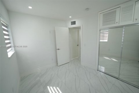 Снять в аренду виллу или дом в Майами, Флорида 2 спальни, 117.52м2, № 2078249 - фото 17