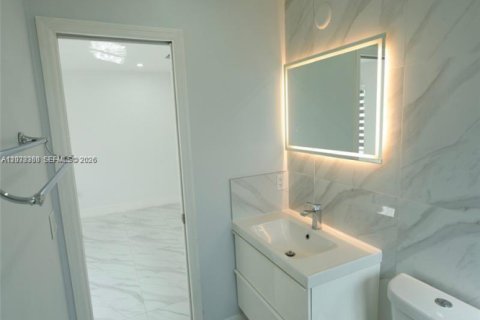 Снять в аренду виллу или дом в Майами, Флорида 2 спальни, 117.52м2, № 2078249 - фото 14