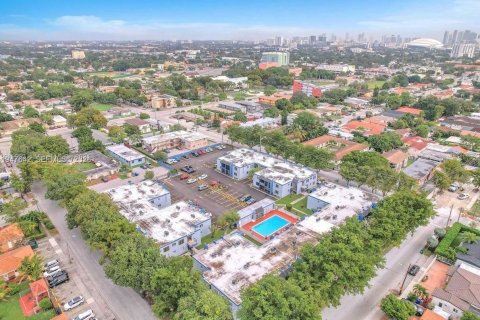 Condominio en venta en Miami, Florida, 2 dormitorios, 72 m2 № 2003761 - foto 1