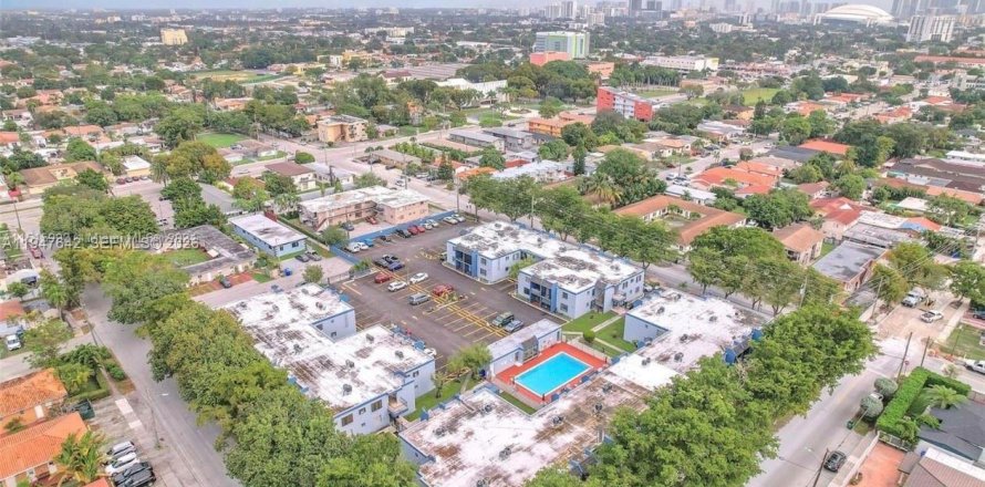 Condominio en Miami, Florida, 2 dormitorios  № 2003761