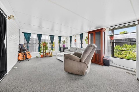 House in Okeechobee, Florida 3 bedrooms, 140.47 sq.m. № 1817430 - photo 4
