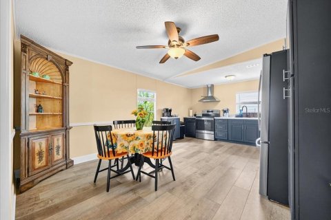 House in Okeechobee, Florida 3 bedrooms, 140.47 sq.m. № 1817430 - photo 9