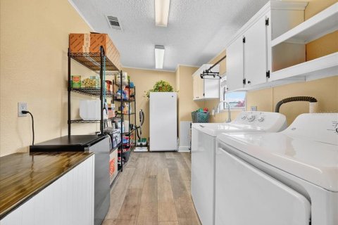 House in Okeechobee, Florida 3 bedrooms, 140.47 sq.m. № 1817430 - photo 11