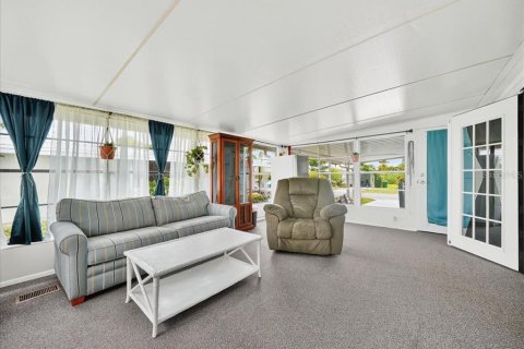 House in Okeechobee, Florida 3 bedrooms, 140.47 sq.m. № 1817430 - photo 3