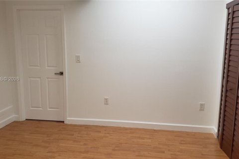 Casa en venta en Miami, Florida, 4 dormitorios, 193.7 m2 № 2007738 - foto 22