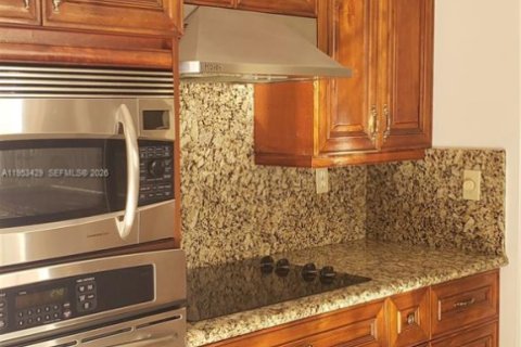 Casa en venta en Miami, Florida, 4 dormitorios, 193.7 m2 № 2007738 - foto 12